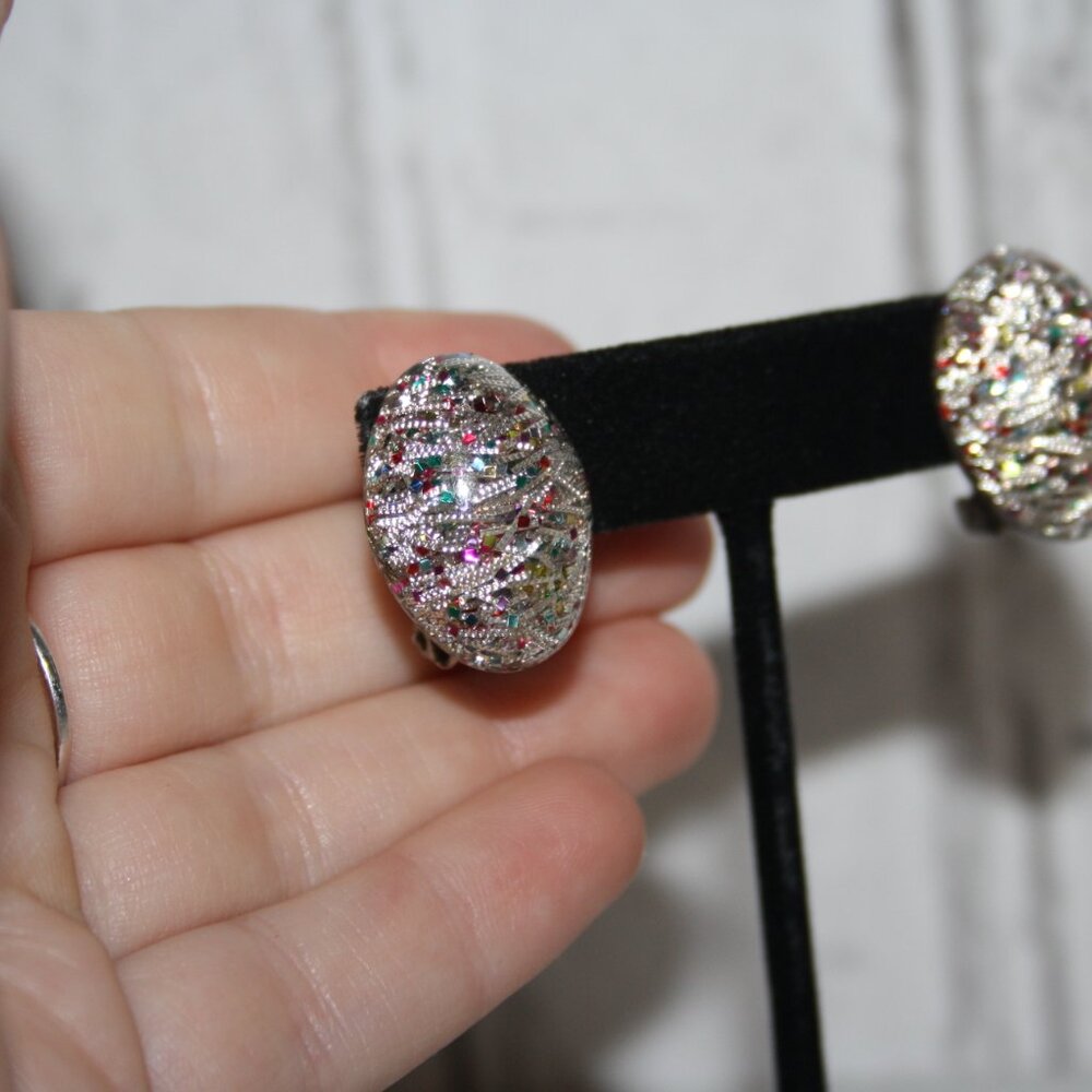 Beautiful silver and colorful glitter clip on vintage earrings 1" - Picture 3 of 5